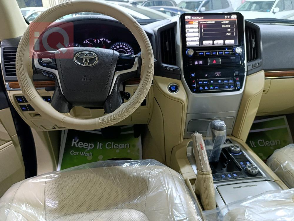 تۆیۆتا لاند کروزەر